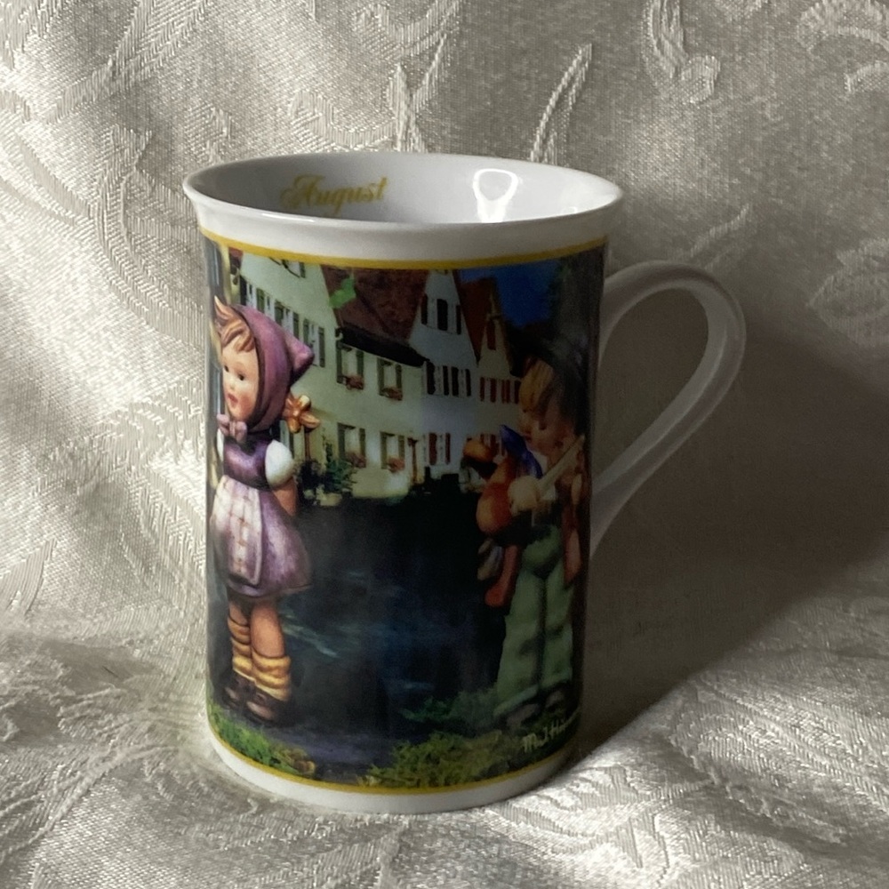 M.I. Hummel “The Photographer” Fine Porcelain Mug EUC